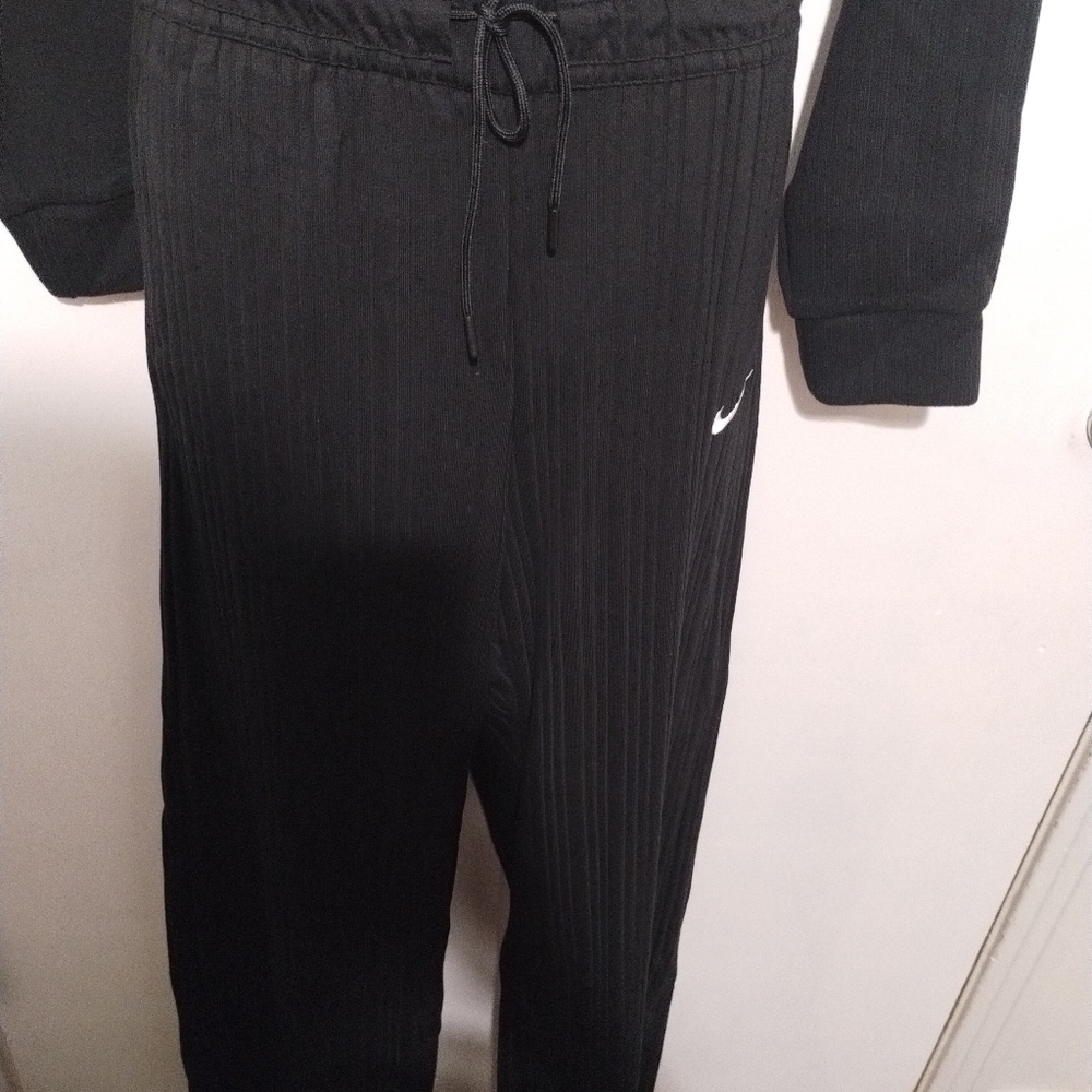 Nike Women's Black Track Pants & Cropped Sweatshirt Set - Picture 12 of 12